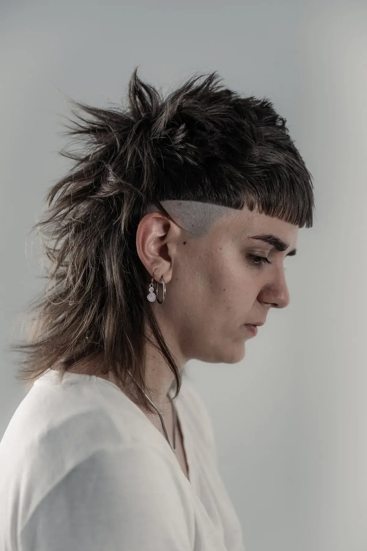Mullet destrutturato, vista di profilo